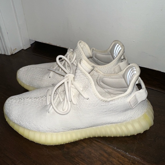 YEEZY BOOST 350 V2 TRIPLE WHITE 9 - Picture 1 of 5